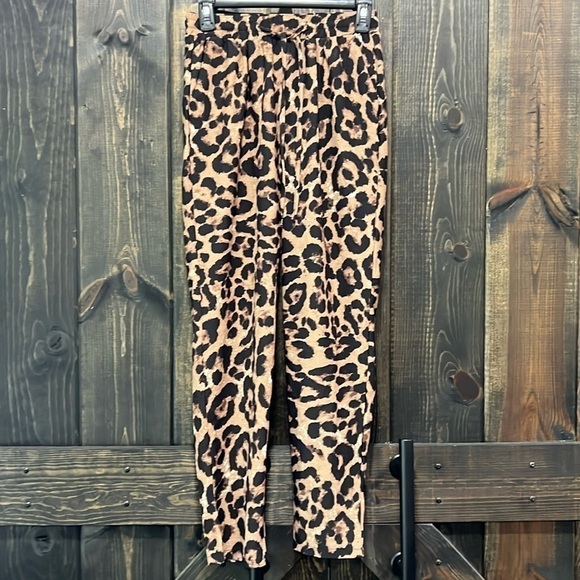 NWT PrettyLittleThing Pants Animal‎ Print Size 4 Brown Leopard Tie Waist Cropped - Picture 2 of 7